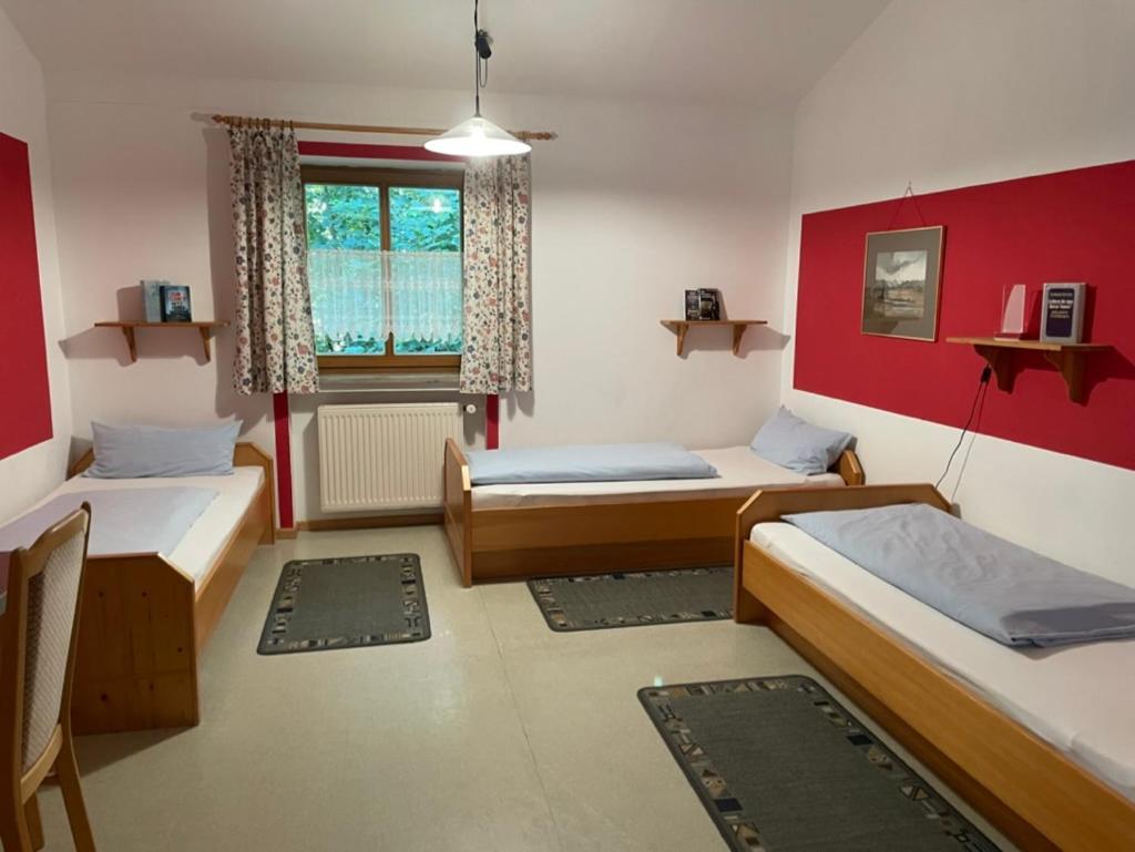 Krug'S Family Hostel Und Restaurant Weilheim in Oberbayern Εξωτερικό φωτογραφία