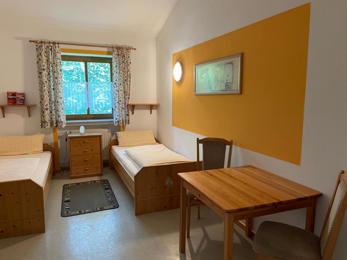 Krug'S Family Hostel Und Restaurant Weilheim in Oberbayern Εξωτερικό φωτογραφία